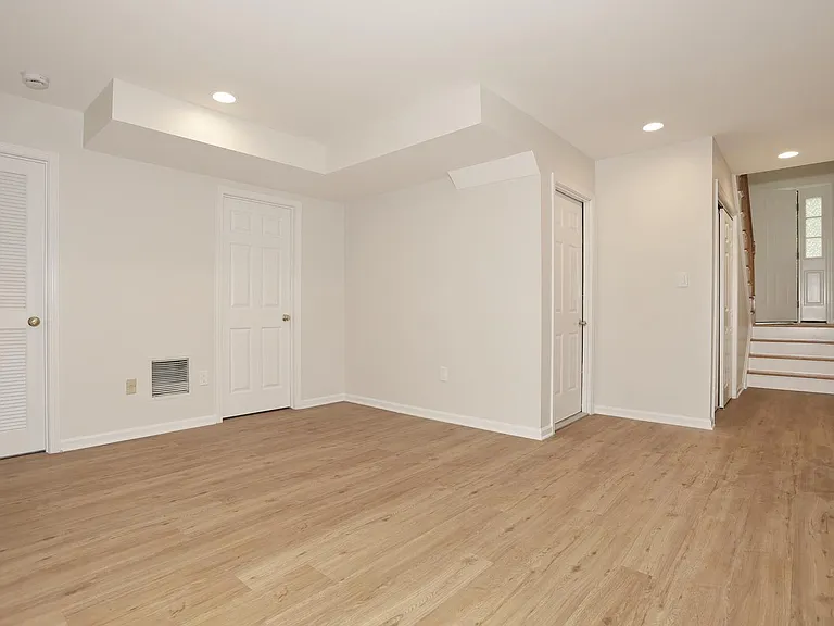 90 Elm St — Photo 12