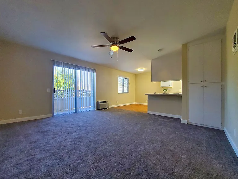 Parklane Apartments — Photo 33