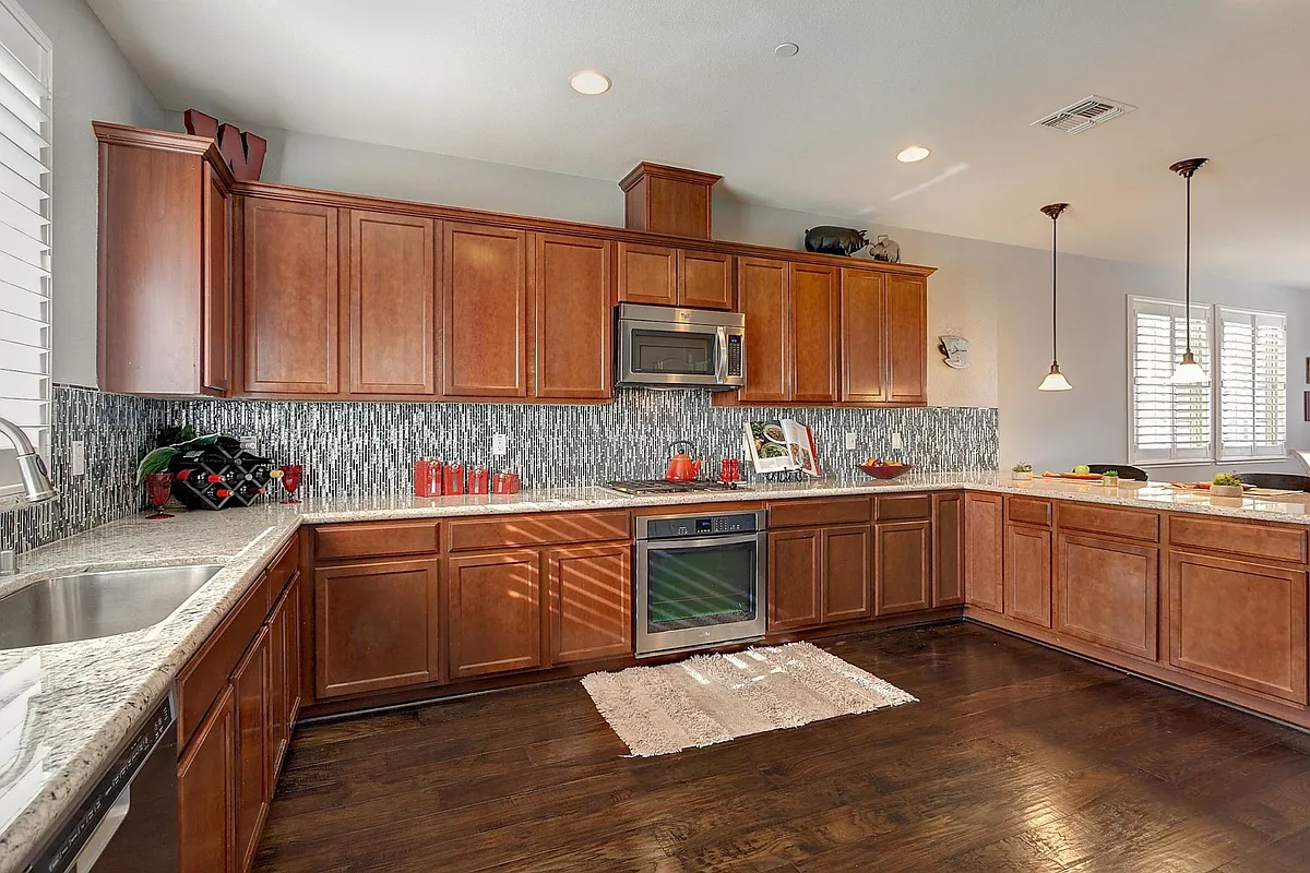 Kitchen - 7068 N Mariposa Ct