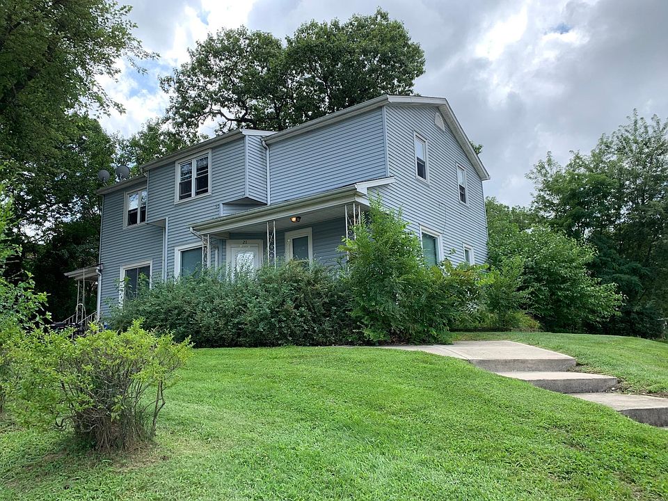 Large, 1st floor 3 BR apartment