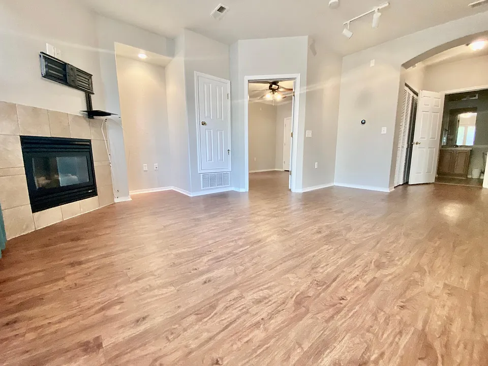 16352 E Fremont Ave