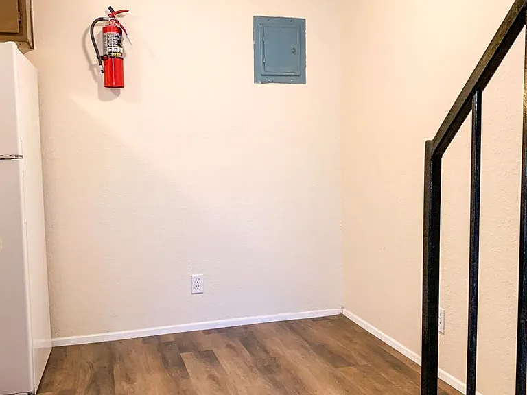 Spacious 2 Bedroom Apartment with Private Patio — Photo 3