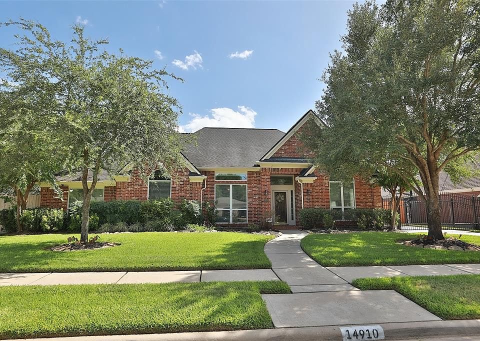 1st image of 14910 Vista Heights Dr