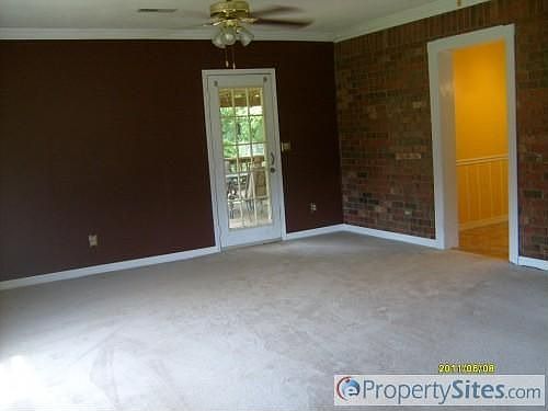 3rd image of 103 Hartwood Ln