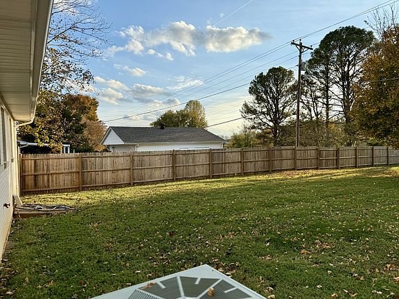 5th image of 721 Peachtree Ln