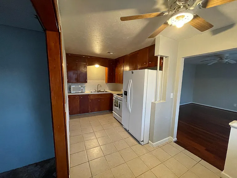 2404 W Rita St — Photo 9
