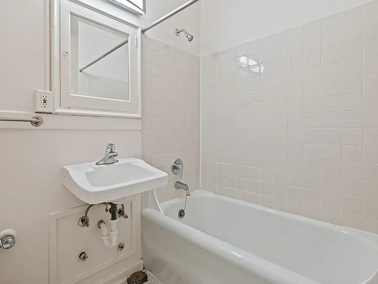 Discover Downtown Living at Chasselton Apartments — Photo 14