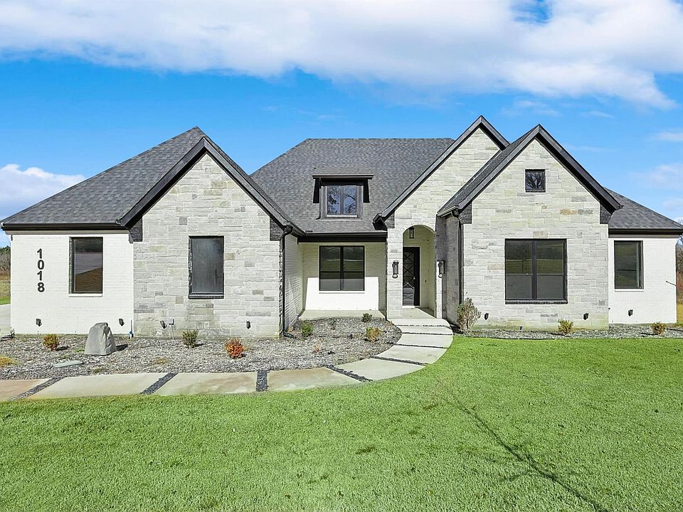 1st image of 1018 Glenoaks Dr