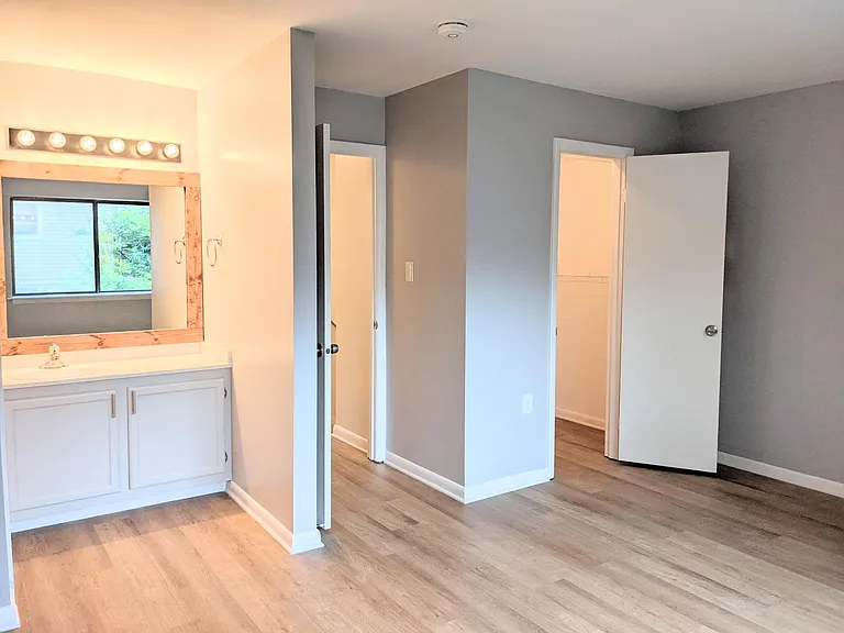 Bathroom and walkin closet master