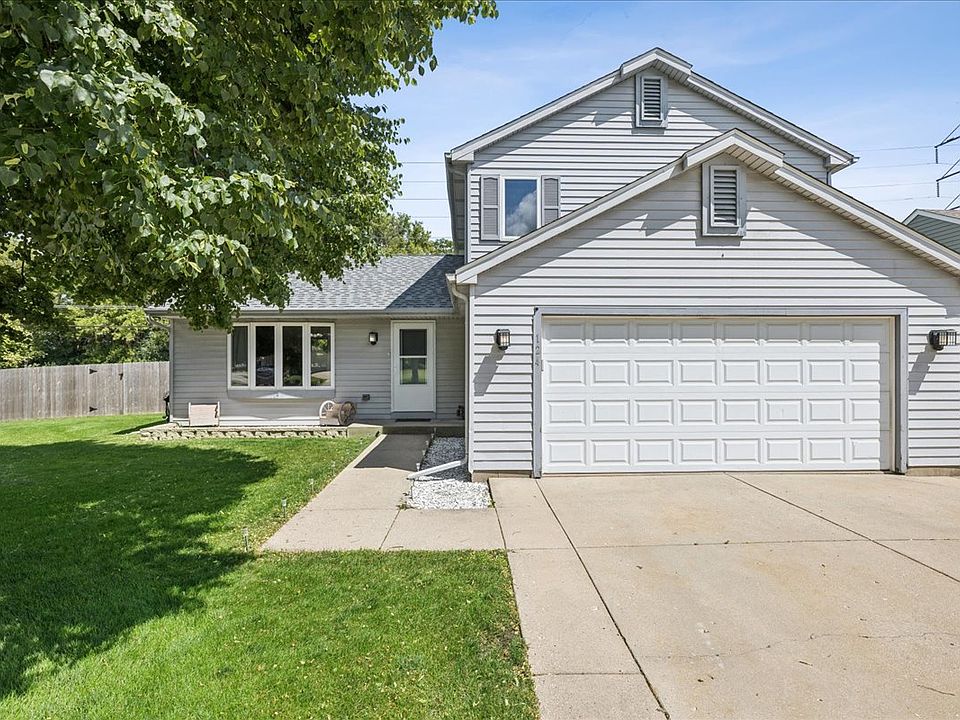 1st image of 124 S Glenbrook Trl