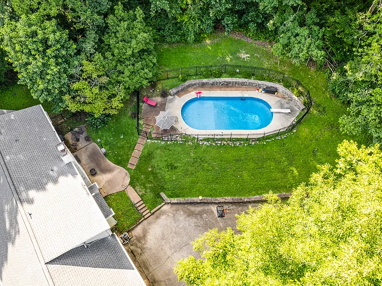 6616 Valley Dr — Photo 49