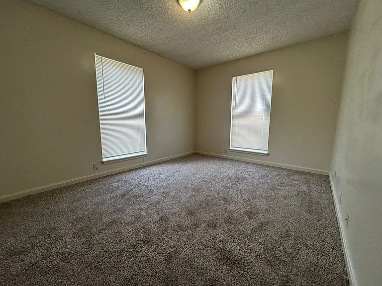 709 Dondee Dr #8 — Photo 6