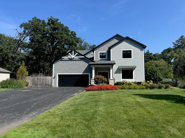 1119 Quassey Ave, Lake Bluff, IL 60044