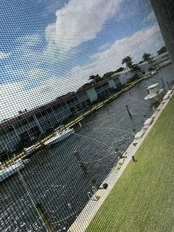 2 bed, 2.0 bath, 962 sqft, $2,300 — Photo 2