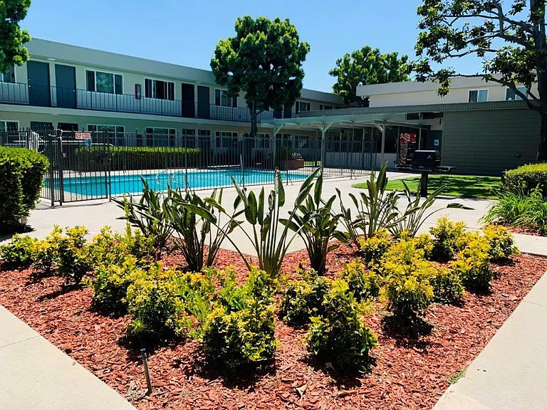 Clair Del and Clair Del Gardens — Photo 23