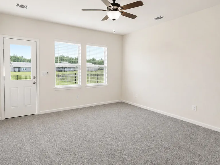 423 Castillo Dr — Photo 10