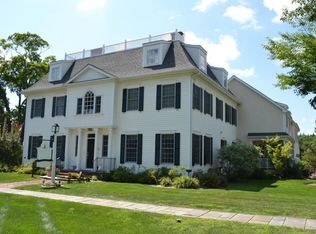 29 S Main St, Newtown, CT 06470