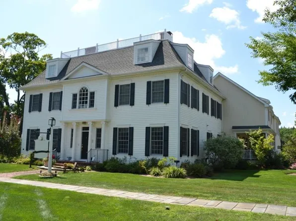 29 S Main St, Newtown, CT 06470