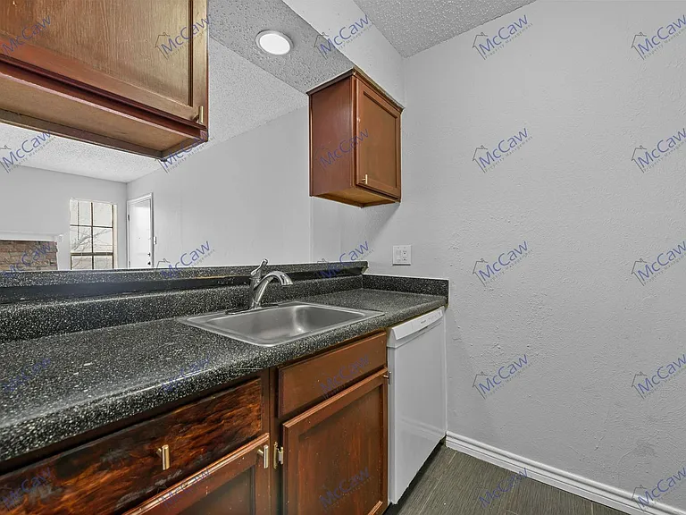 9520 Royal Ln #321 — Photo 7
