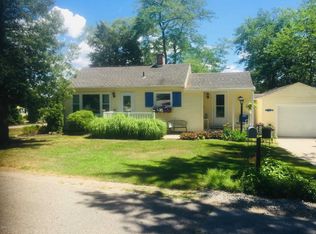 15742 Connelly Ave, Spring Lake, MI 49456