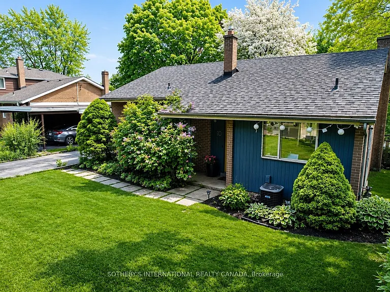 10 Ternhill Cres — Photo 1