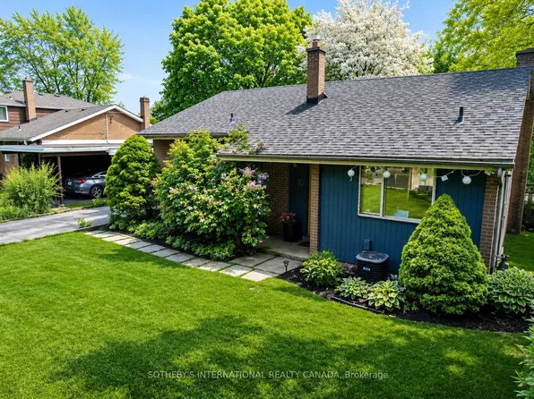 10 Ternhill Cres, Toronto, ON M3C 2E5