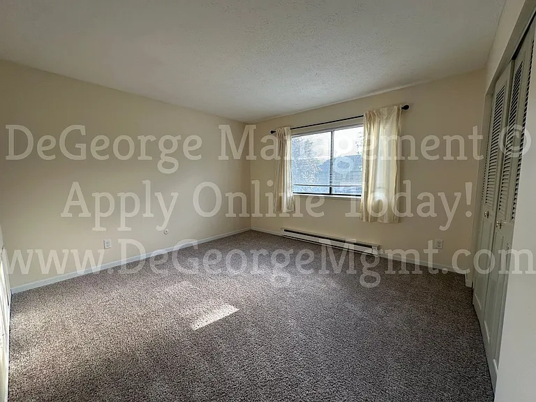 Parkway Apartments — Photo 13