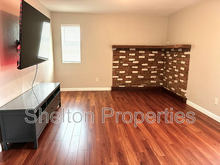 523 E Malibu Dr — Photo 10