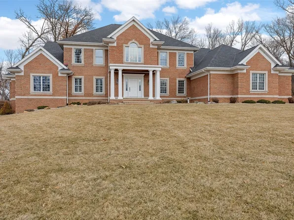 5012 Autumn Dr, Cedar Rapids, IA 52411
