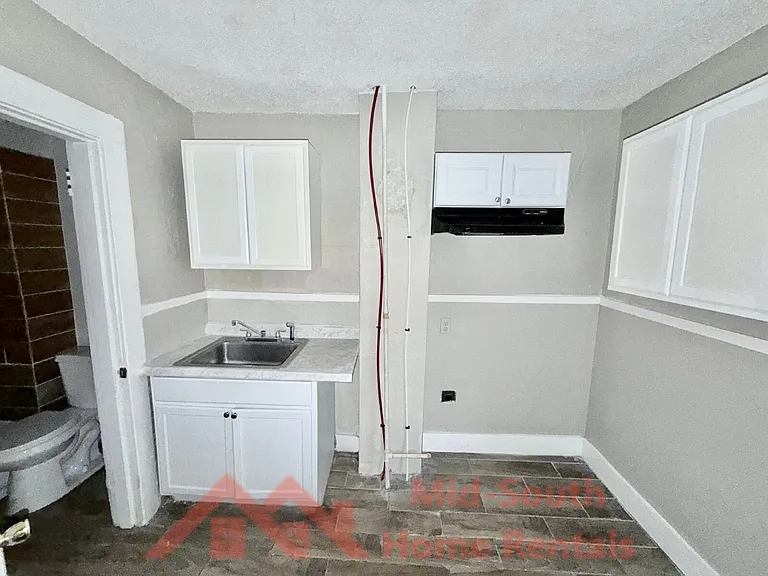 2263 Hunter Ave — Photo 8