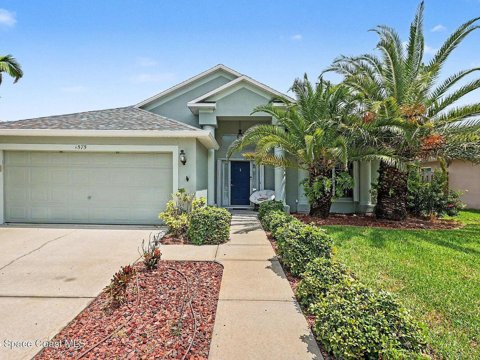 3 bed, 2.0 bath, 1907 sqft, $2,600 — Photo 1