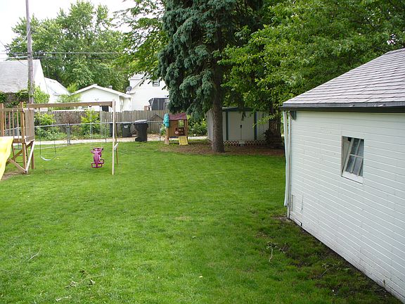 5th image of 6737 Burlington Ave