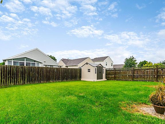 3rd image of 1049 Crossbrook Blvd