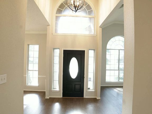 4th image of 3114 Stonehenge Dr