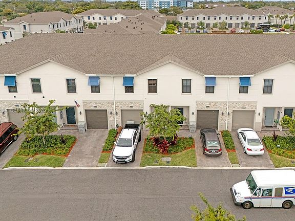 3rd image of 369 NW 8th Ct