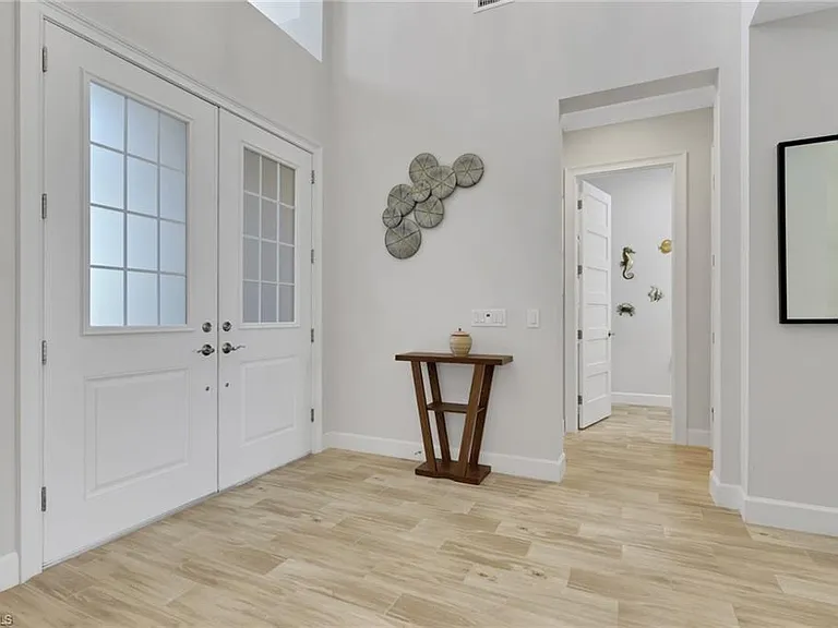 6394 Warwick Ave — Photo 2