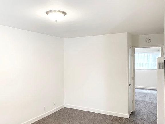 3rd image of 2421 Palmetto Ave APT 5