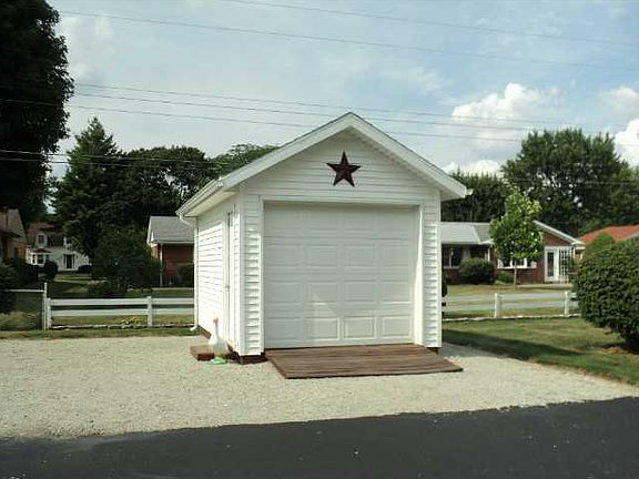 5th image of 306 E Maple Ave