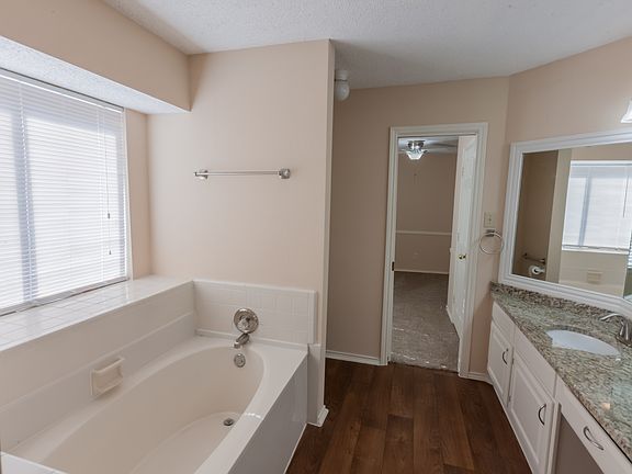 3rd image of 1405 Samuel St