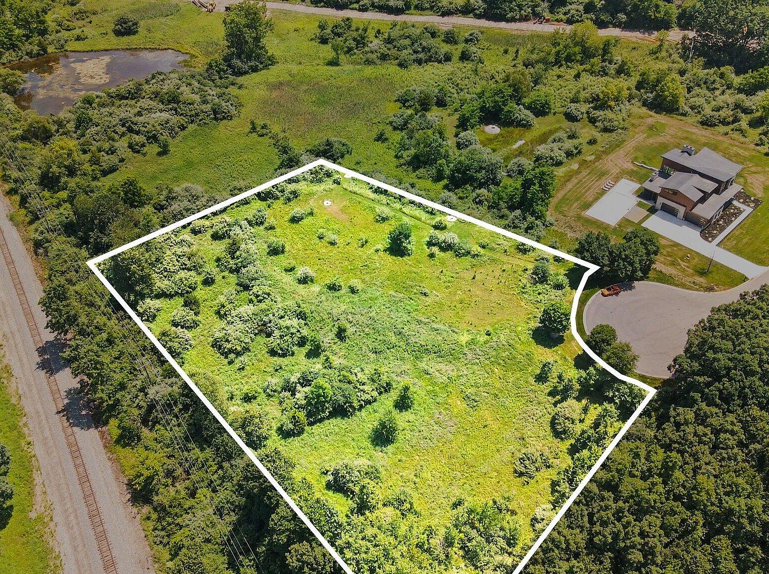 6894 Bridgewood Hills Dr, Dexter, MI 48130 | Zillow