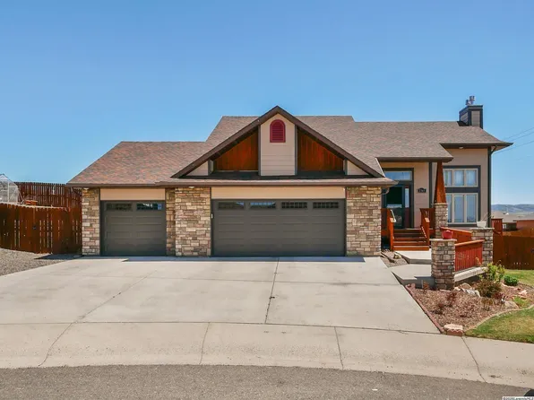 2365 Falcon Ct, Laramie, WY 82072