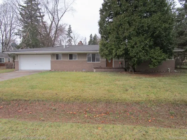 21560 S Tuller Ct, Southfield, MI 48076