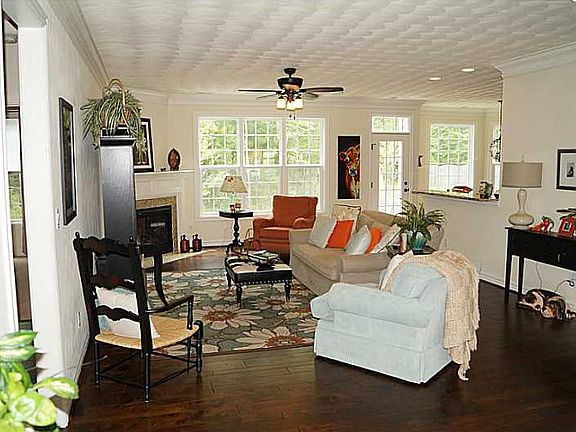 3rd image of 2141 Brodeur Ln