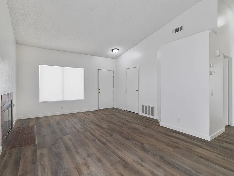 14437 Birchwood Dr — Photo 2