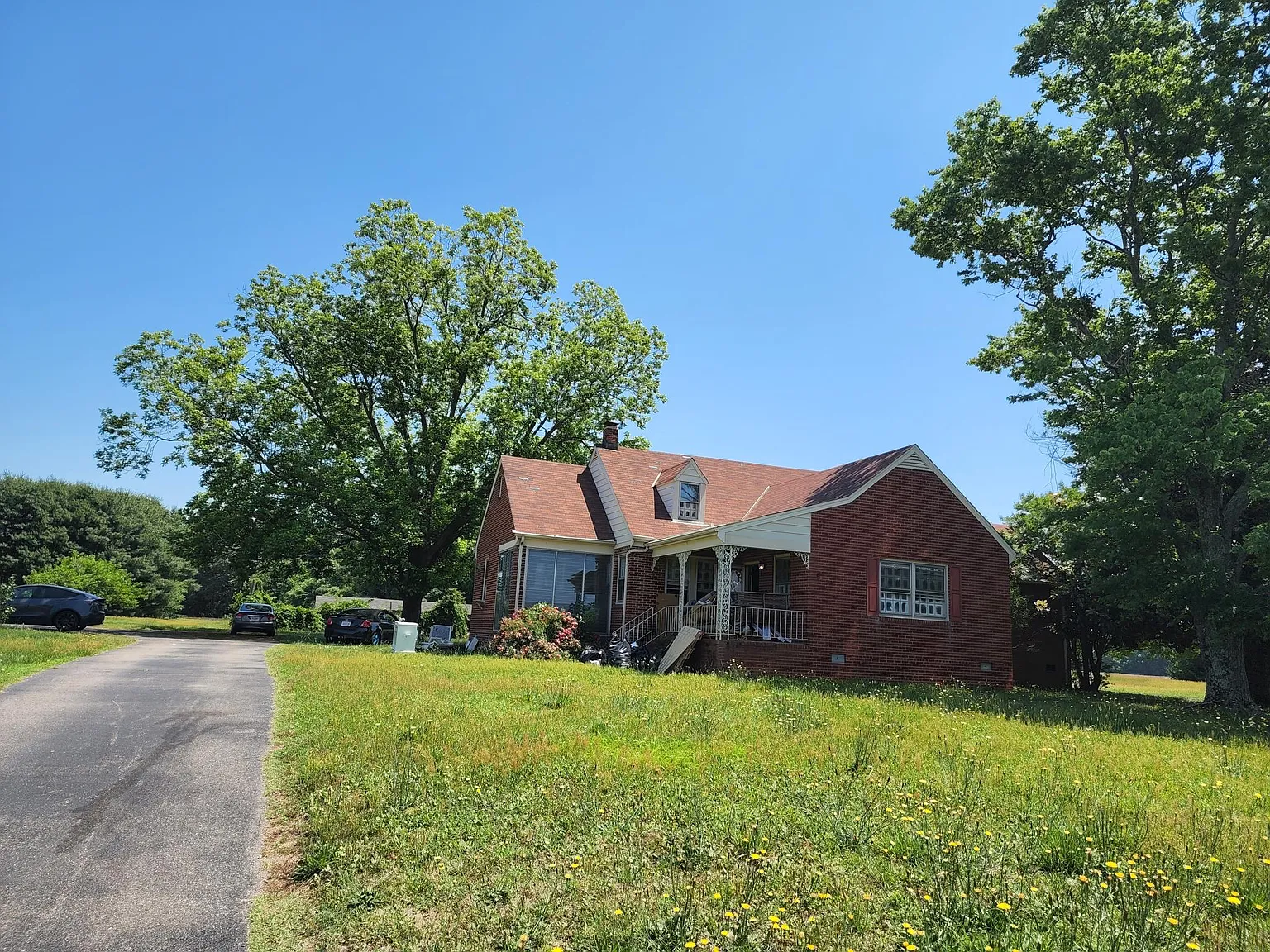 4 bed, 2.5 bath, 1975 sqft, $2,700 — Photo 2