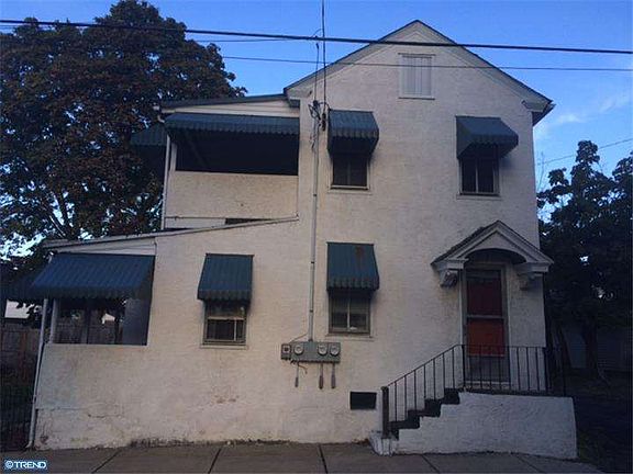 4th image of 313 N York St