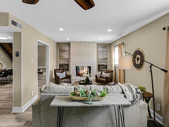 3rd image of 620 W Sale Rd