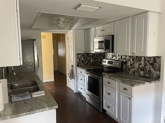 2nd image of 832 S Gondola Dr