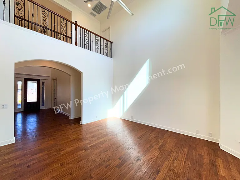 1205 Golden Gate Dr — Photo 3