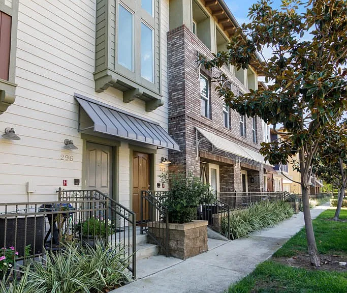 297 Tustin Field Dr — Photo 3